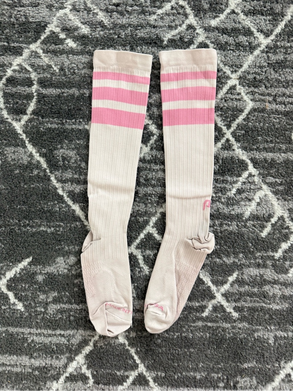 ProCompression Socks Unisex Small/Medium - Light Pink Stripe
